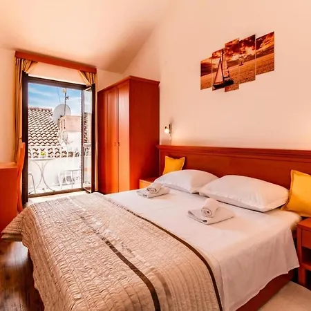 Branka - 50 M From Beach Apartment *