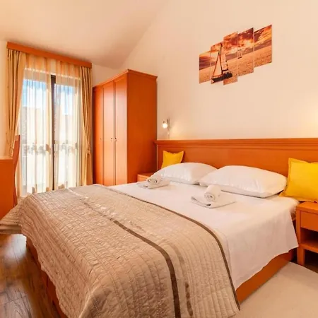 Apartment Branka - 50 M From Beach Podstrana