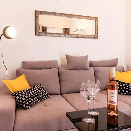 Branka - 50 M From Beach Apartment